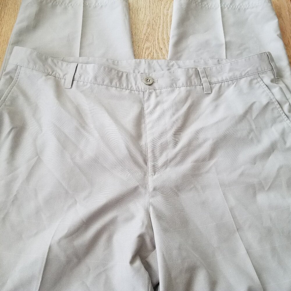 Izod Golf Men's 100% Polyester Straight Leg Flat Front Tan Plaid Pants 40 / 32